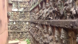 レリーフが印象的