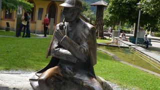 英国教会がホームズ博物館となっており、地下室にはホームズの家が再現されている