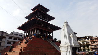 シヴァ寺院。ダルバール広場を見渡せる