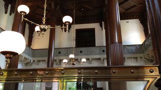 東京駅近いし、併設のカフェも素敵。女性向きですね