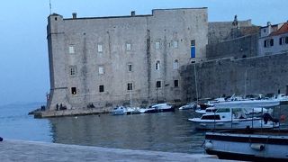 旧港と繋がっている