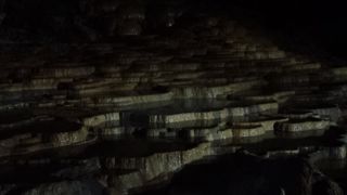 スケールの大きな鍾乳洞