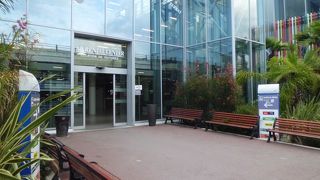 ニース空港のレンタカーセンターはターミナル２にあります。