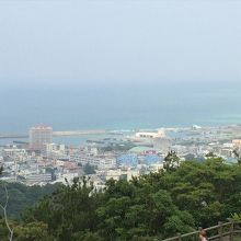 ちょっと上の展望台から