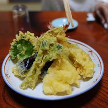 衣がからっと揚がっていて、とても美味しい天ぷらです！