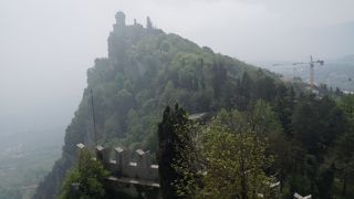 スカートはダメ