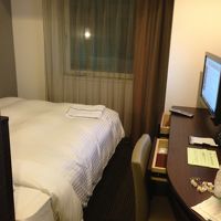 狭いわりにはベットは大きい