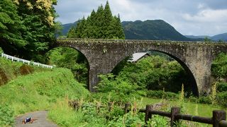 石造りの３連アーチ橋