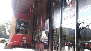 東京の象徴的な劇場です