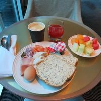 ラウンジの朝食