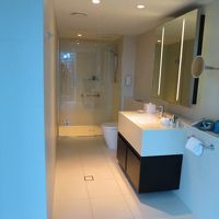 部屋のバスルーム