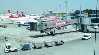 大きく新しめだけど混とんとした空港