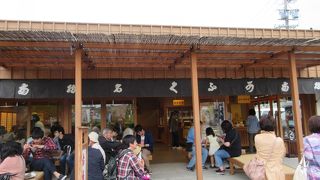 赤福の店で赤福を食べる