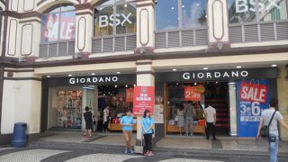 セナド広場とつながっています