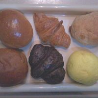 朝食のパン一例