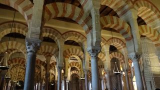 イスラムとカトリックのキメラ寺院