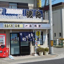 店内は広くは無いです