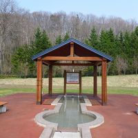 外にはパークゴルフ場と足湯が。もちろん温泉。