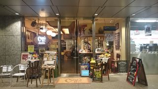 ビールと一緒にハンバーガー