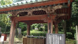 三つ葉葵の建物