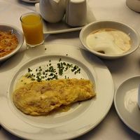 朝食は頼むとオムレツやカプチーノも作ってくれた