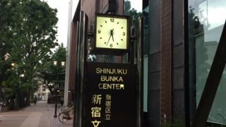 新宿の外れの大ホール