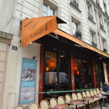 少し寒かったのでなかに人が多かったです