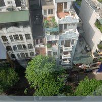 部屋から下の道路を