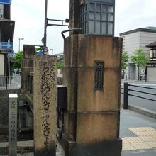 たもとにある道標