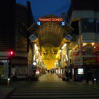 近くの権堂のアーケード街