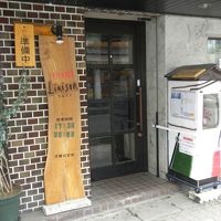 １階にあるイタリアンレストランの入口