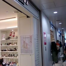 女性用のお店が多いです。