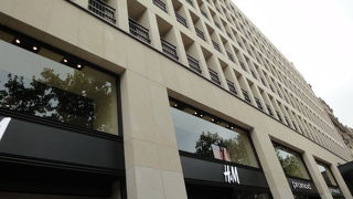 パリにも、たくさんあります