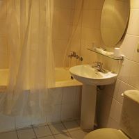 バスルームの扉の締まりが甘く、焦りました。