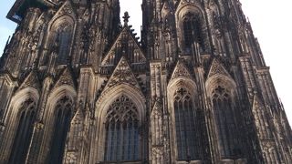 ケルンの玄関口に鎮座してます