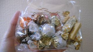 量り売りのリンドールや一口サイズのチョコレート