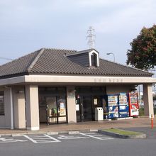 道の駅のトイレ、夜は扉を開けていたので虫の入り放題
