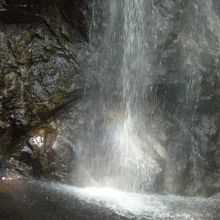 うっすらと虹がかかっています