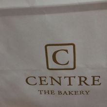 紙袋は二重にしてくれます。