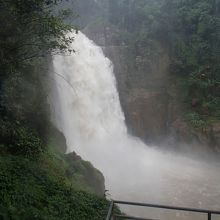 ヘウナロック（Haew Narok）滝