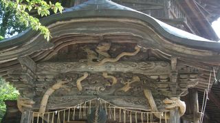 珍しい六角堂で、２本の螺旋状のスロープが不思議な構造です