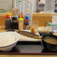 今日はサンマ定食530円