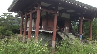 美しい半跏思惟像