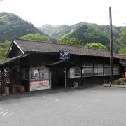 レトロな神戸（ごうど）駅