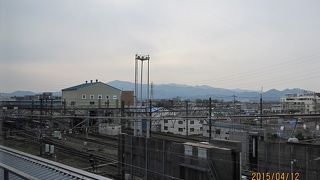 海老名駅からは大山が望めました。駅前のビナウークには「七重塔」のモニュメントがありました。