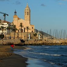 シッチェスを紹介する画像でよく見る教会です。