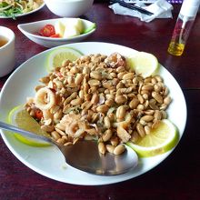 烏賊とピーナッツ炒め