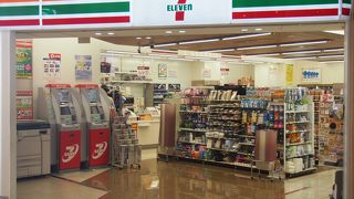 通常の半分ほどの店内