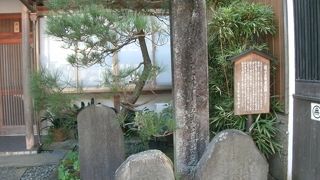 石碑と説明板のみ