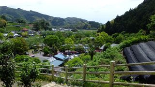 ひっそりとしていて静か